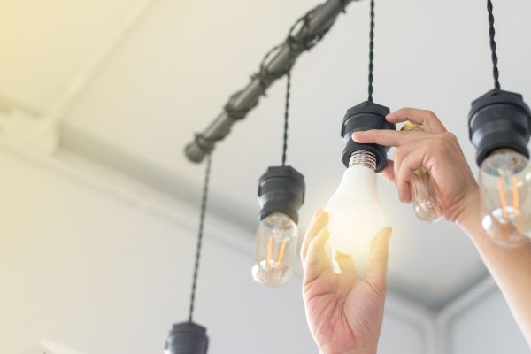 Cost of Light Bulb Changing Service in Spring Hill