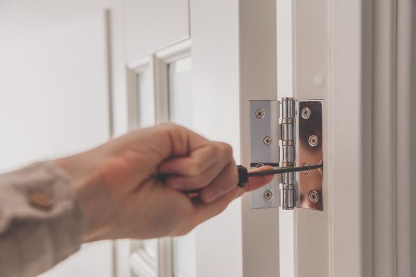 Cost of Hinge Repair in Spring Hill