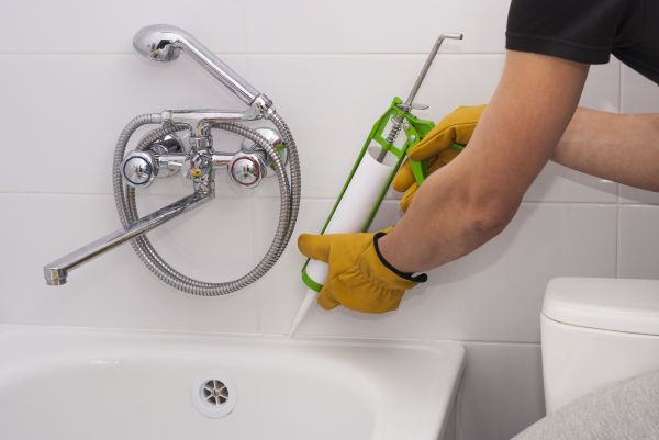Cost of Bathtub Caulking in Spring Hill