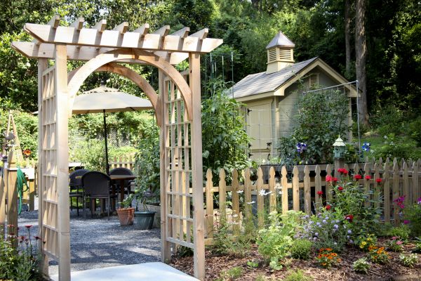 Cost of Trellis Mounting in Spring Hill